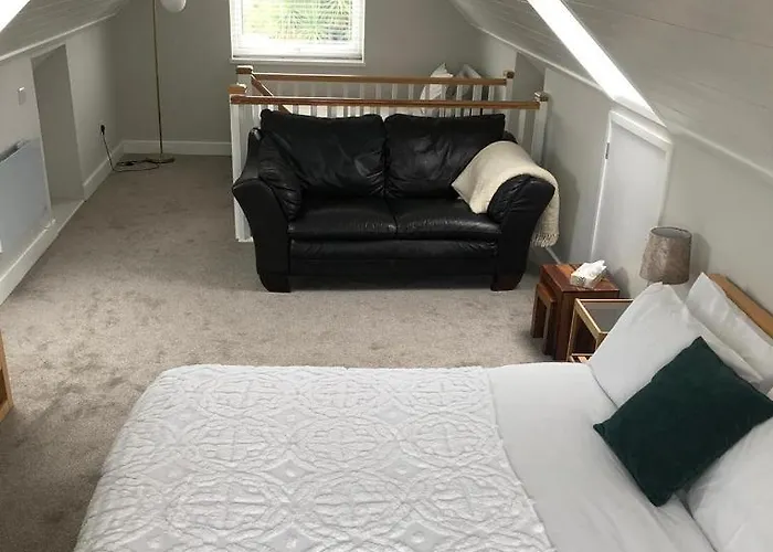 Adorable 1 Bedroom Cottage With Free Parking