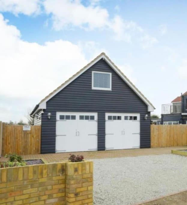 Adorable 1 Bedroom With Free Parking Apartment