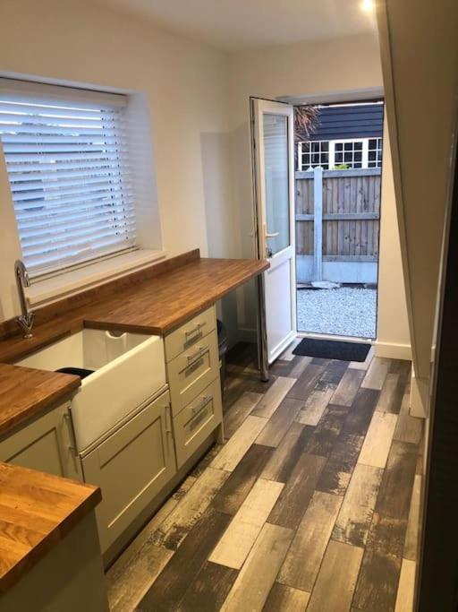 Apartment Adorable 1 Bedroom With Free Parking