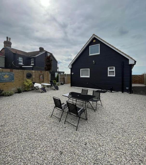 Adorable 1 Bedroom With Free Parking Apartment *
