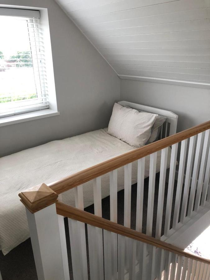 Adorable 1 Bedroom With Free Parking Apartment